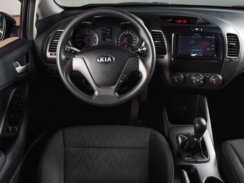 Kia Cerato 2013 салон