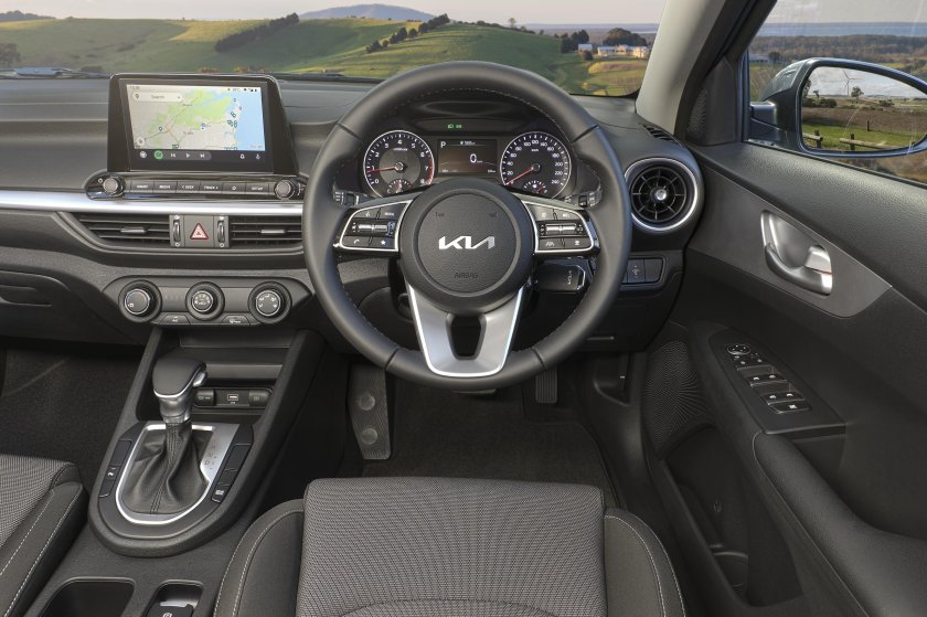 Kia Cerato 2022 салон