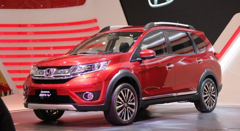 Японские компактные кроссоверы