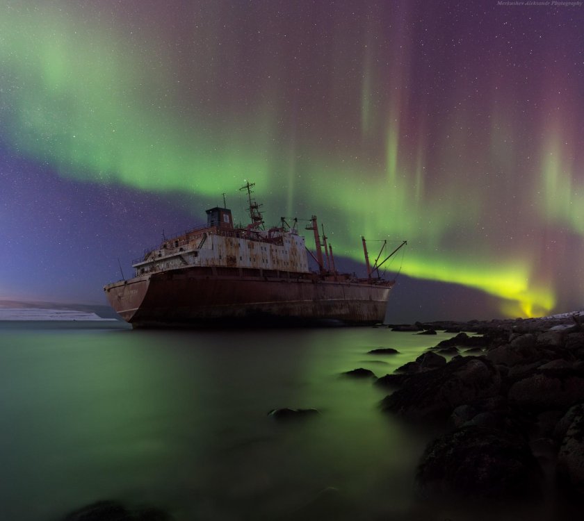 Кладбище кораблей Териберка Северное сияние