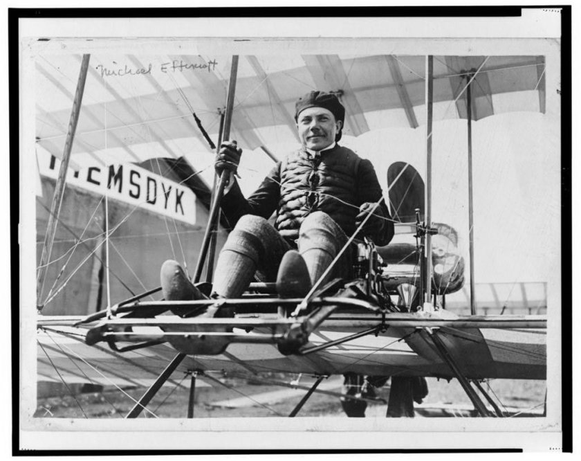 Михаил Никифорович Ефимов летчик