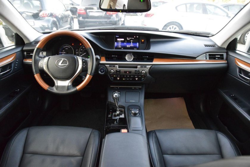 Lexus es300h салон