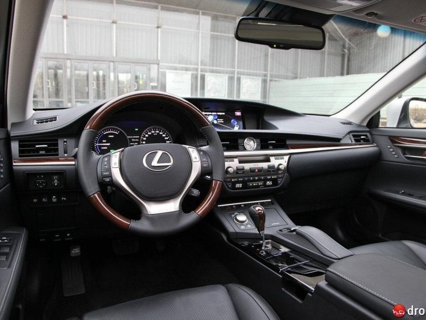 Лексус ЕС 250 салон