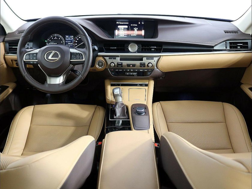 Лексус ЕС 250 2017