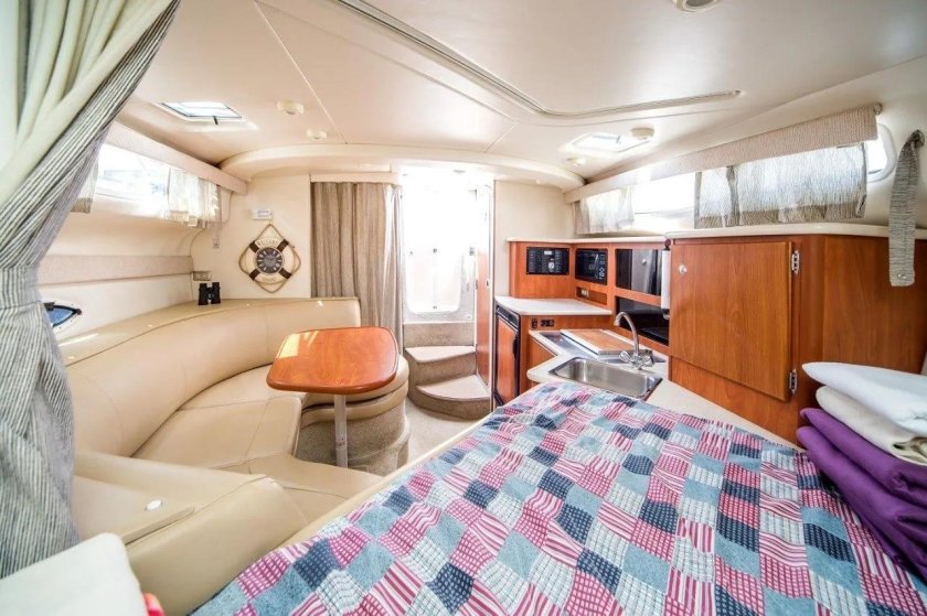 Катер Bayliner 305