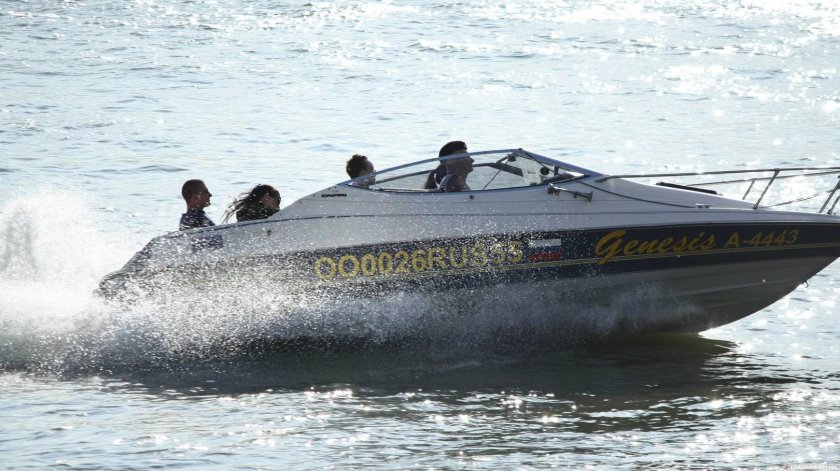 Катер ветерок