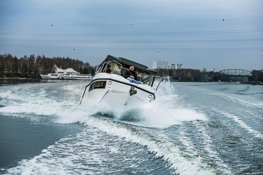 Serene 745 катер