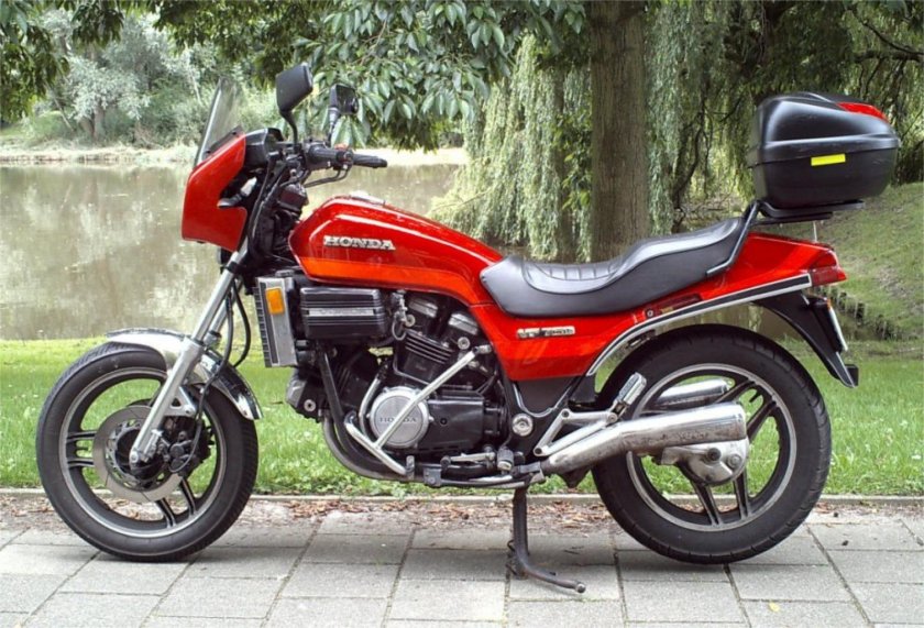 Хонда VF 750 S
