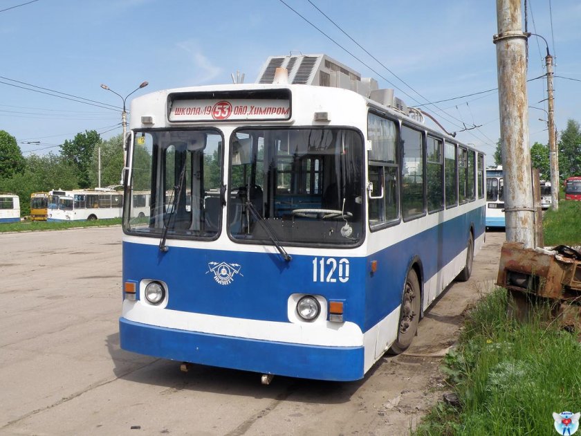 Троллейбус ЗИУ 682