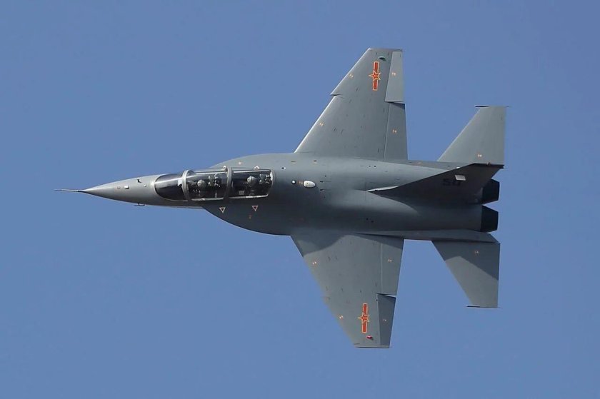 L-15 китайский самолет