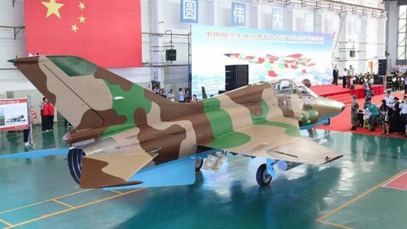 Учебно-боевой самолет Guizhou Jl-9