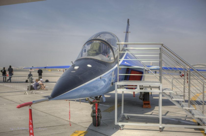 Самолет Hongdu l-15 кабина