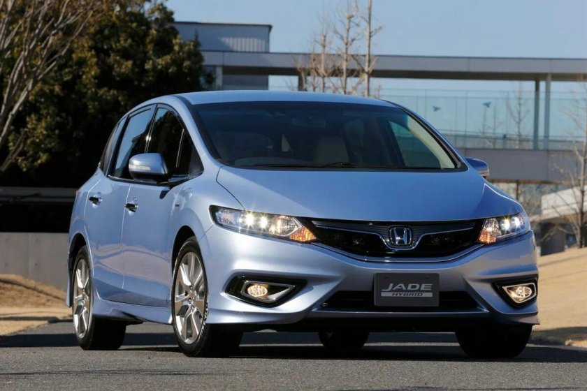 Honda Jade Hybrid 2015