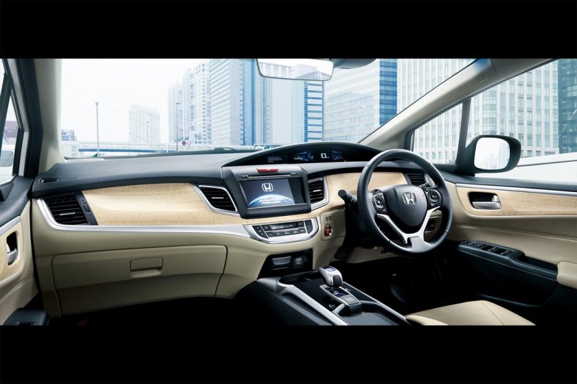 Хонда Jade Hybrid