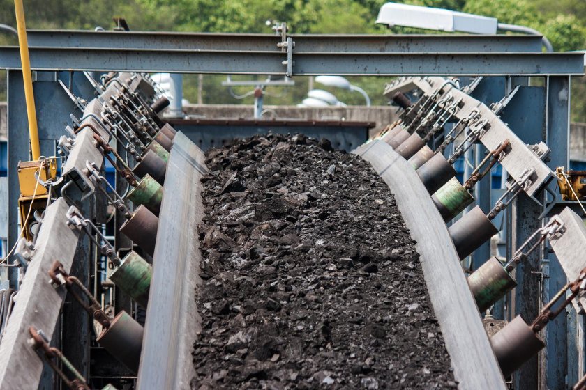 Уголь на конвейере