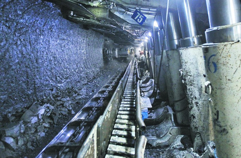 Скребковый конвейер в шахте