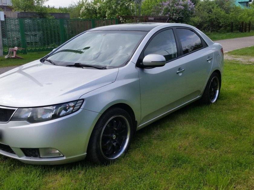 Kia Cerato 2 серебристая