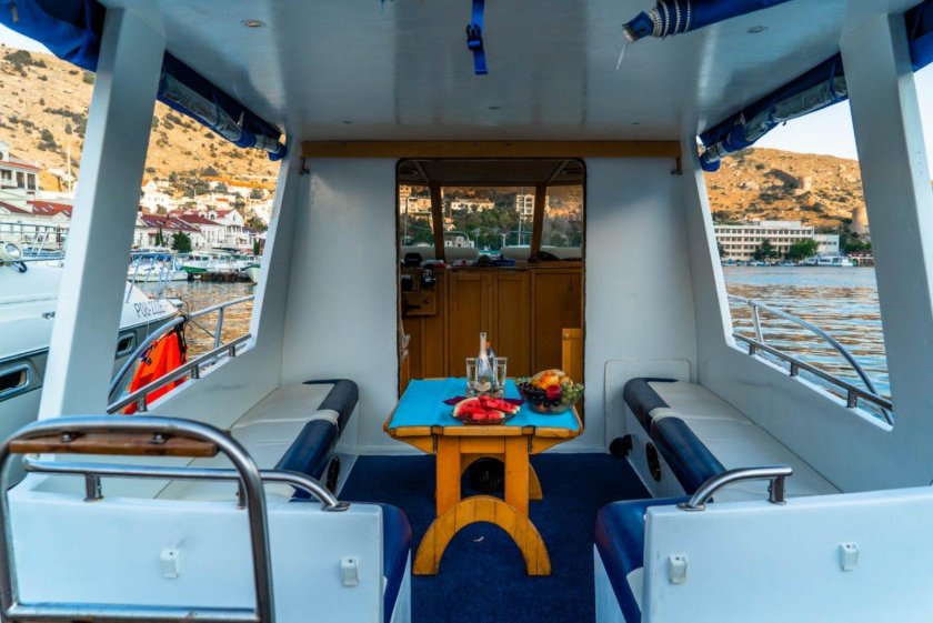 Аренда катера в Балаклаве Медаллион