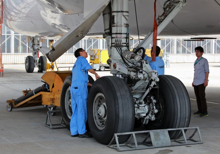 Боинг 737 шасси