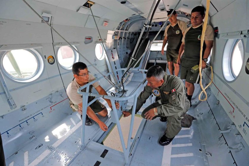 Авиатехник вертолета