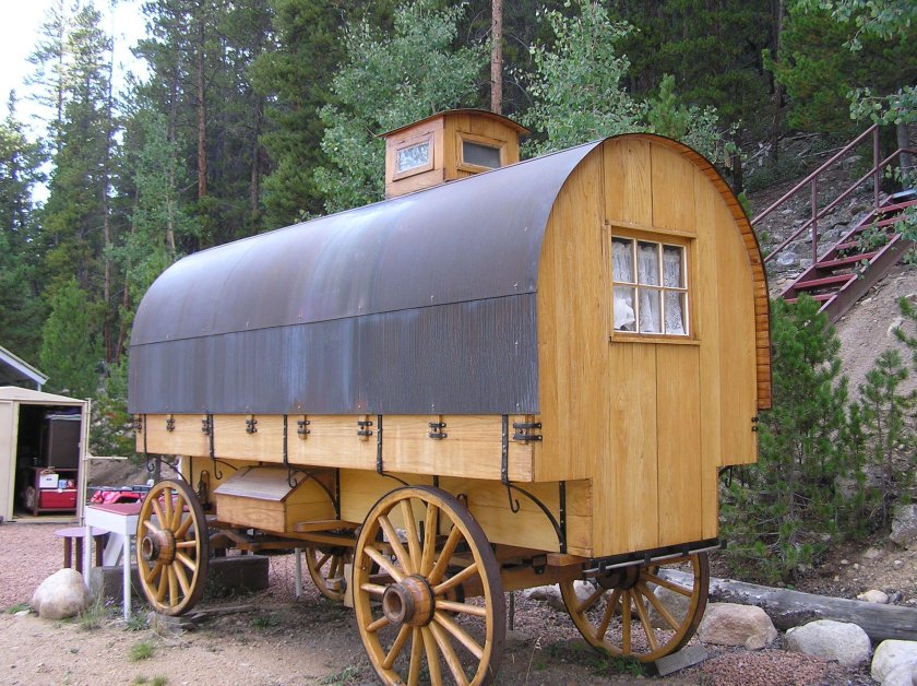 Домик на телеге