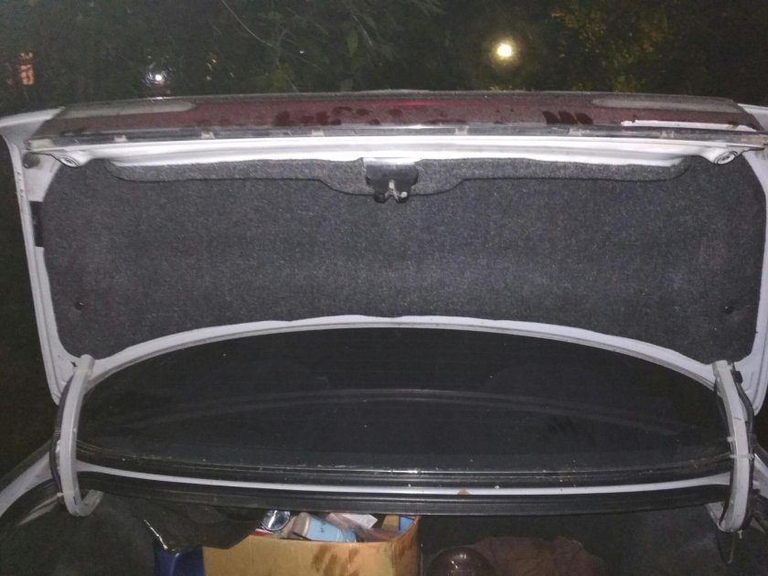 Обшивка крышки багажника Тойота Виста 50