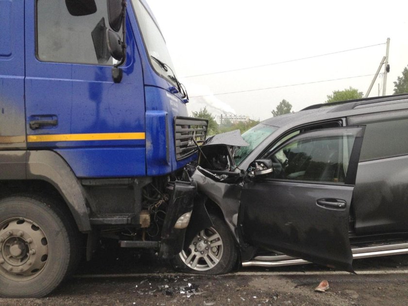 Лобовое столкновение с грузовиком