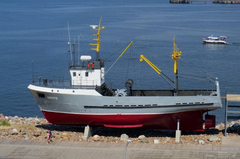 СРТ 400 траулер
