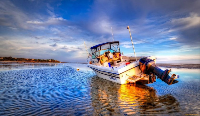 Лодка на воде