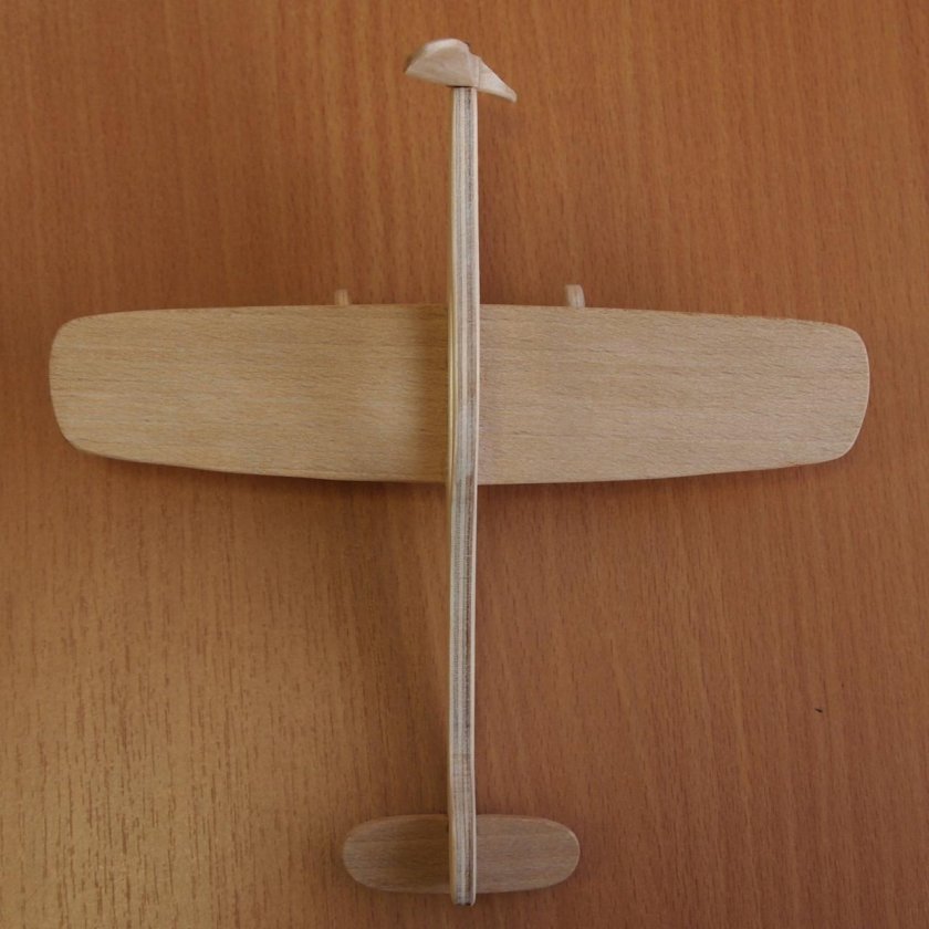 Самолет из фанеры