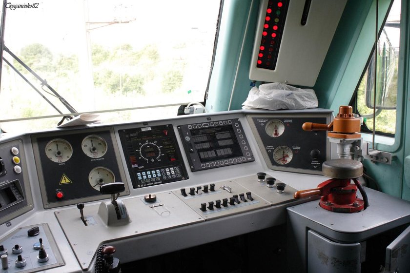 Кабина Локомотива эп1м