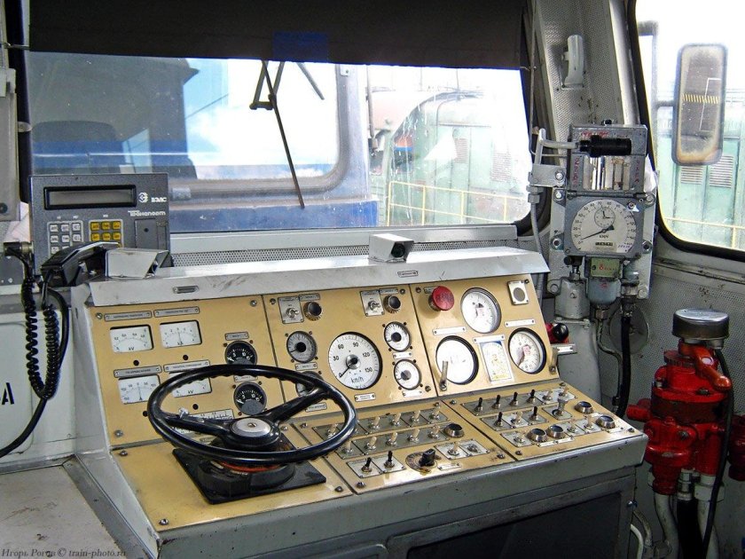 Пульт машиниста тепловоза 2тэ116