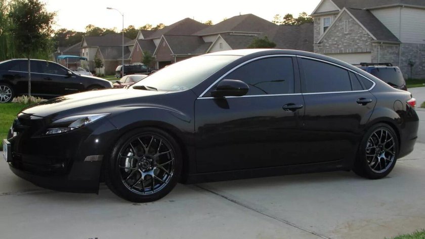 Мазда 6 GH на черных дисках