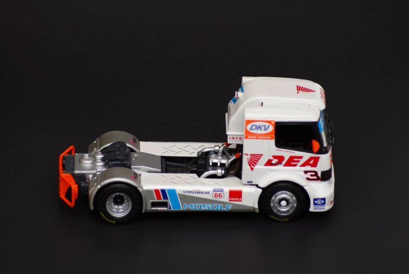 Гоночный грузовик Мерседес 1 43