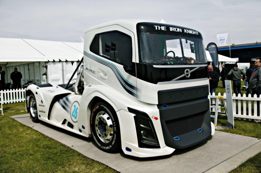 Гоночный грузовик Вольво