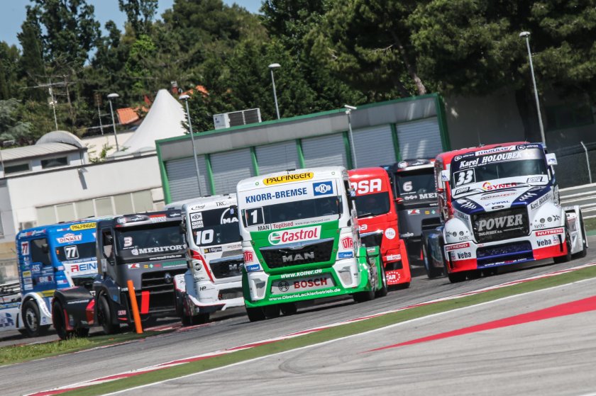 Кольцевые гонки на грузовиках