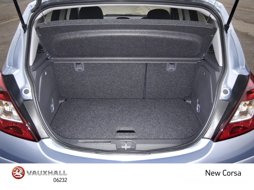 Опель Корса 2007 багажник