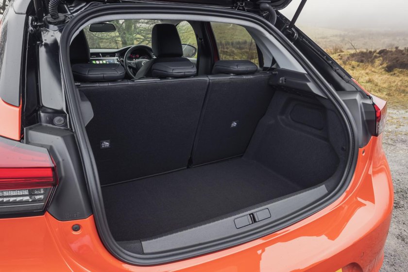 Opel Corsa 2020 багажник