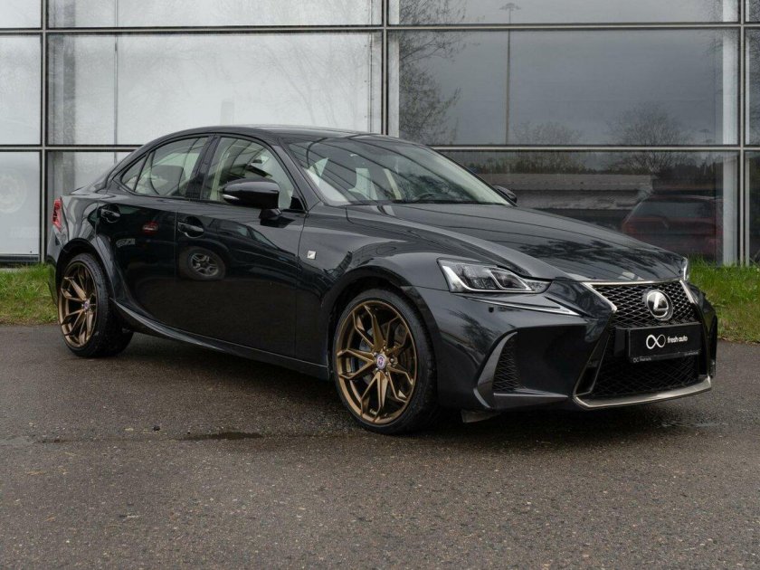 Lexus is 300 2018 черный