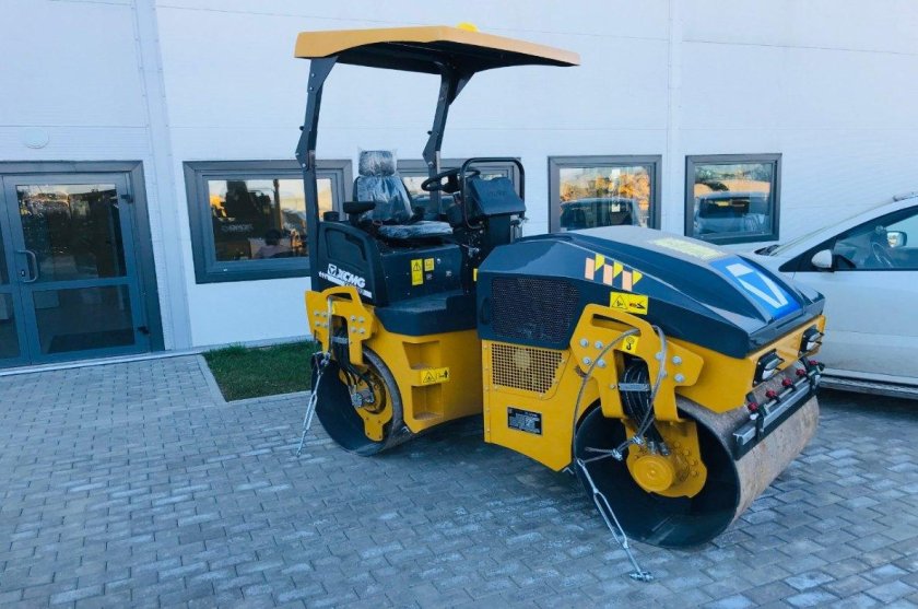 Каток XCMG xmr303