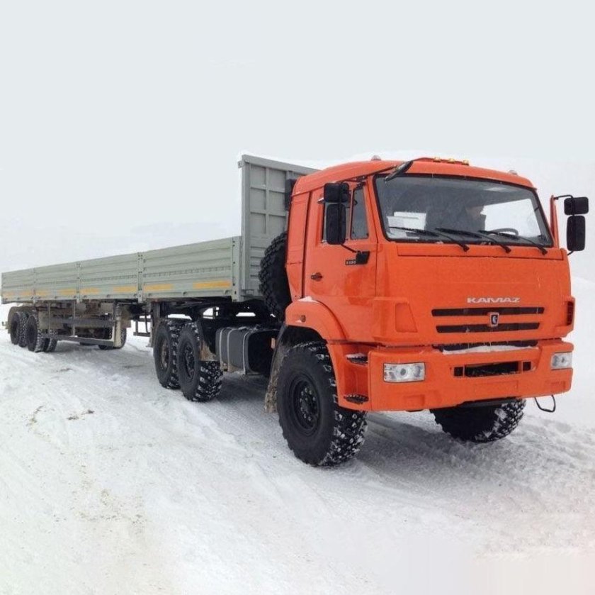 КАМАЗ 43118 седельный тягач с полуприцепом