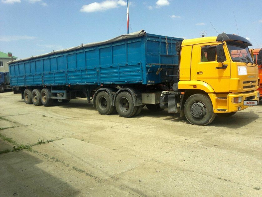 КАМАЗ 65116 С полуприцепом зерновоз