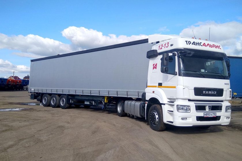 КАМАЗ-5490 Neo с полуприцепом