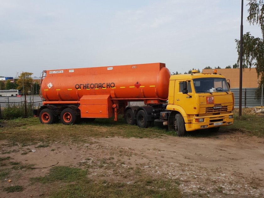 КАМАЗ 65116 бензовоз
