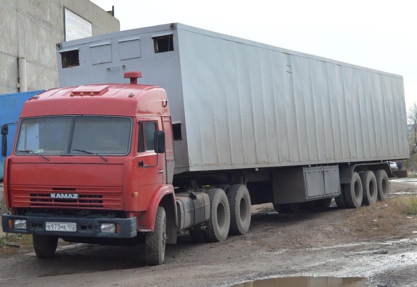 КАМАЗ 54115 С полуприцепом МАЗ