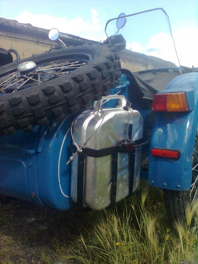 Канистра на мотоцикл Урал
