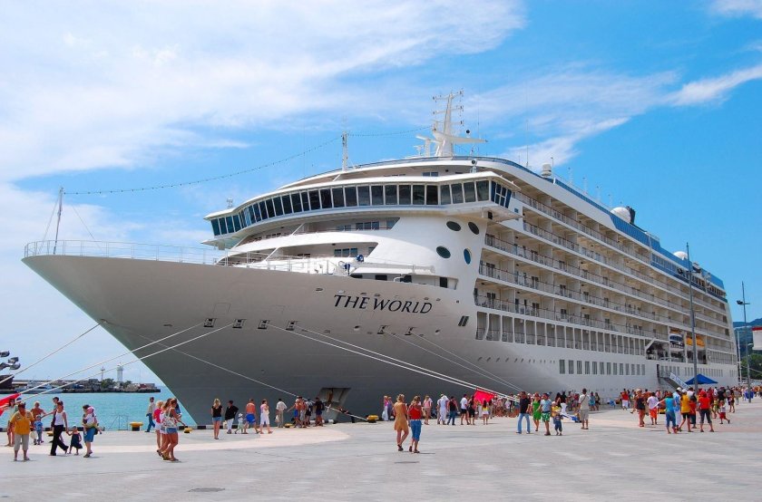 Набережная Ялта лайнеры