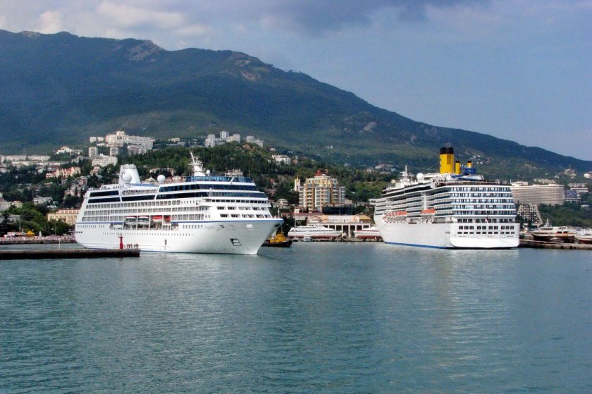 Круизный лайнер в Ялте