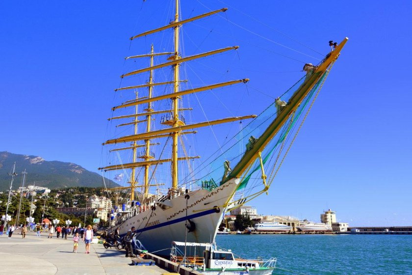 Шхуна Эспаньола Ялта набережная