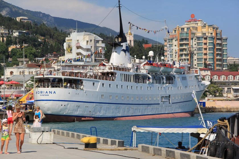 Теплоход Ялта